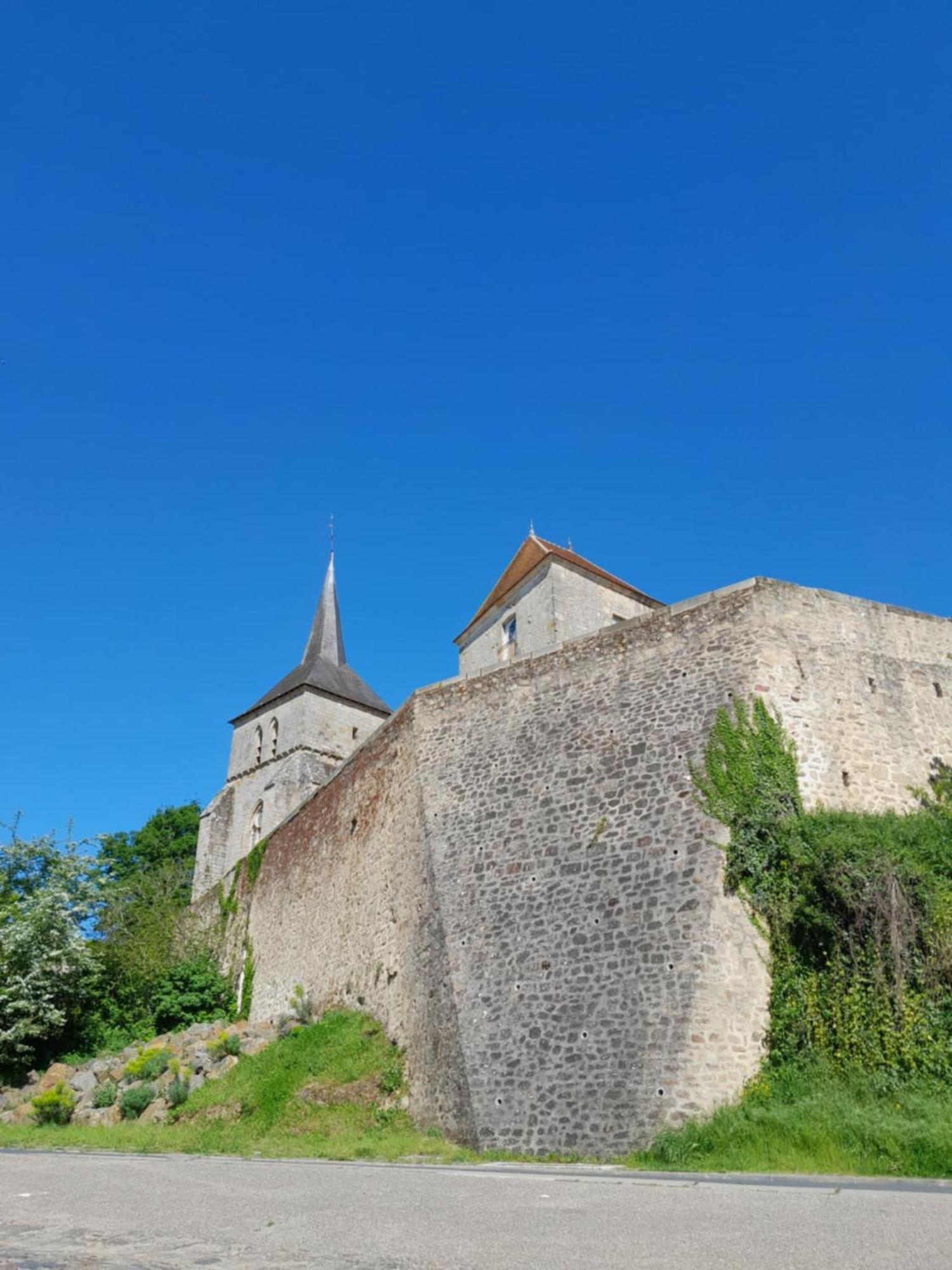 Gite "La Petite" Saint-Benoit-du-Sault Zewnętrze zdjęcie