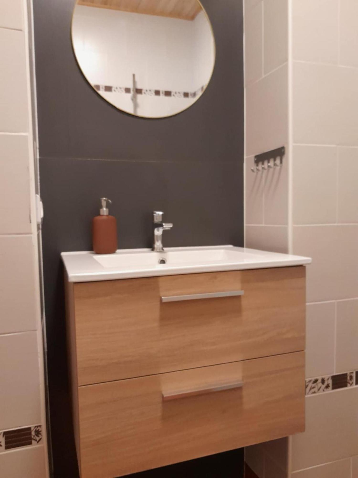 Gite "La Petite" Saint-Benoit-du-Sault Zewnętrze zdjęcie